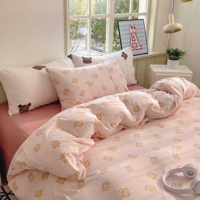 91家纺网 家纺一手货源 找家纺 梦可莱家居 2025春夏新款全棉纯棉针织棉印花四件套 粉底蝴蝶小熊