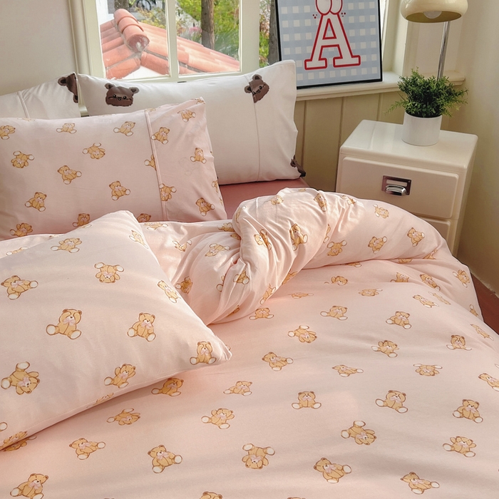 91家纺网 家纺一手货源 找家纺 梦可莱家居 2025春夏新款全棉纯棉针织棉印花四件套 粉底蝴蝶小熊