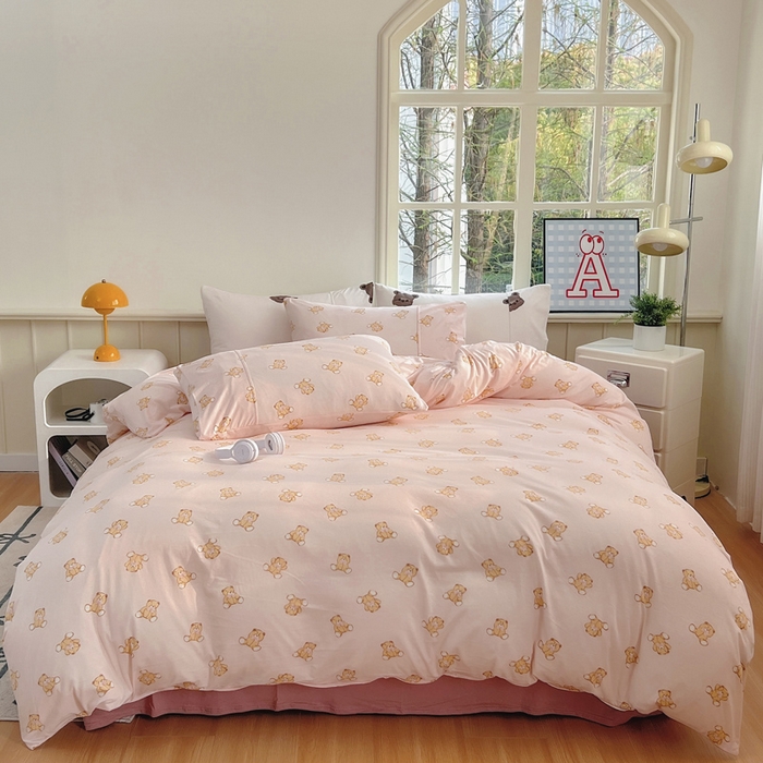 91家纺网 家纺一手货源 找家纺 梦可莱家居 2025春夏新款全棉纯棉针织棉印花四件套 粉底蝴蝶小熊