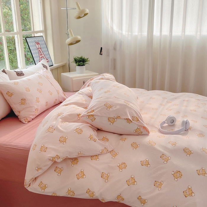 91家纺网 家纺一手货源 找家纺 梦可莱家居 2025春夏新款全棉纯棉针织棉印花四件套 粉底蝴蝶小熊