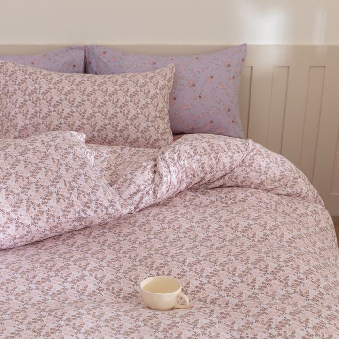 91家纺网 家纺一手货源 找家纺 梦可莱家居 2025春夏新款全棉纯棉针织棉印花四件套 粉底小苔花