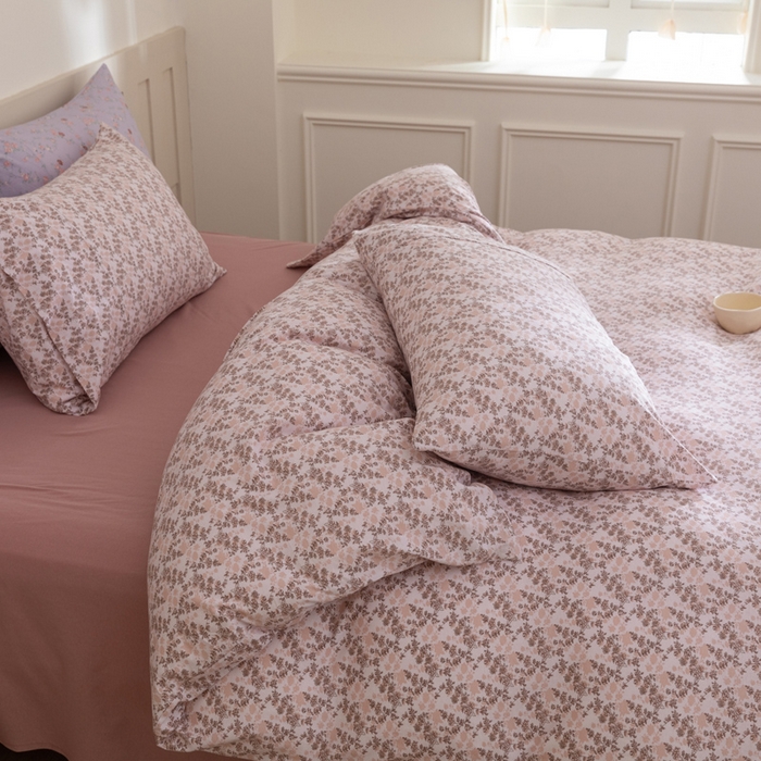 91家纺网 家纺一手货源 找家纺 梦可莱家居 2025春夏新款全棉纯棉针织棉印花四件套 粉底小苔花