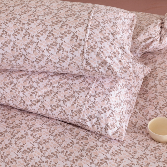 91家纺网 家纺一手货源 找家纺 梦可莱家居 2025春夏新款全棉纯棉针织棉印花四件套 粉底小苔花