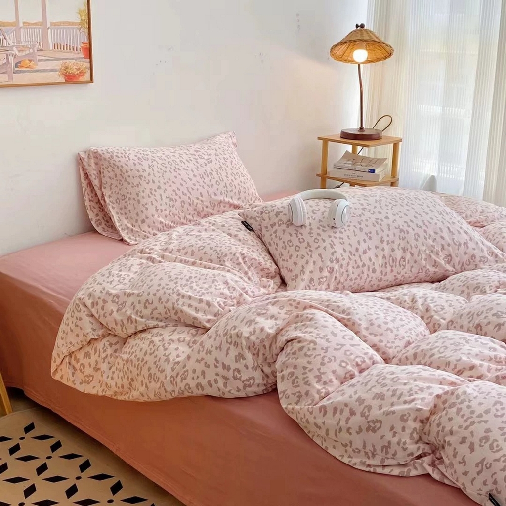 91家纺网 家纺一手货源 找家纺 梦可莱家居 2025春夏新款全棉纯棉针织棉印花四件套 粉咖云纹