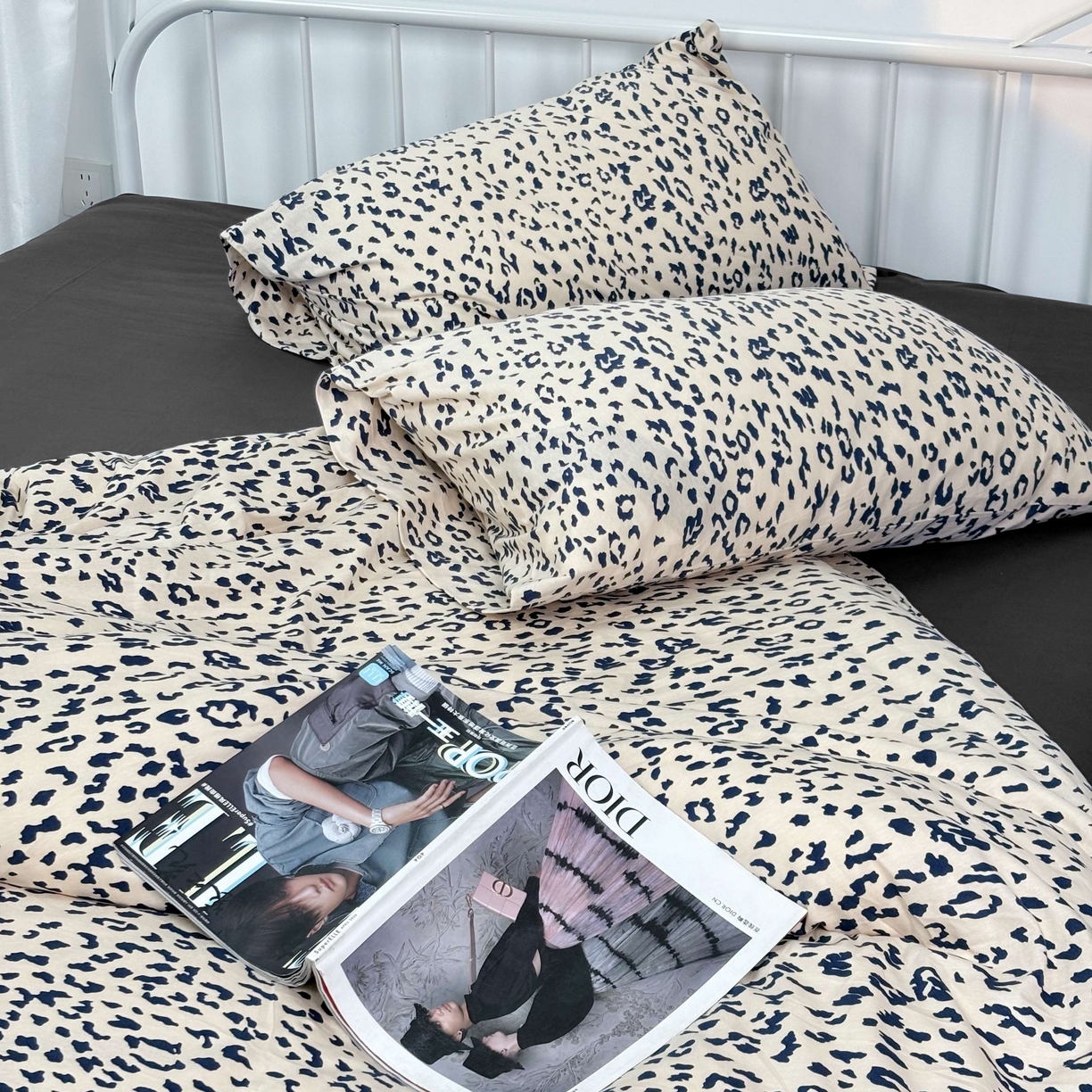 91家纺网 家纺一手货源 找家纺 梦可莱家居 2025春夏新款全棉纯棉针织棉印花四件套 黑白云纹