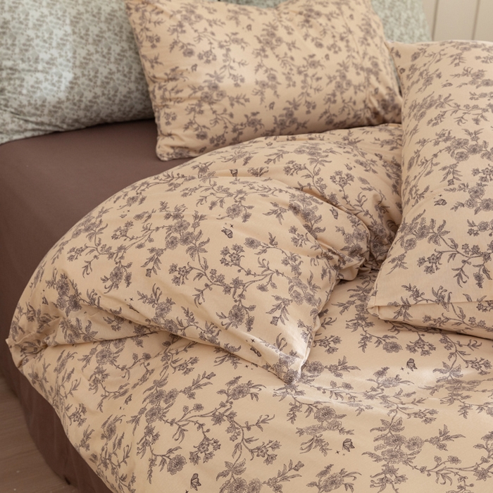 91家纺网 家纺一手货源 找家纺 梦可莱家居 2025春夏新款全棉纯棉针织棉印花四件套 黄底蝶恋花