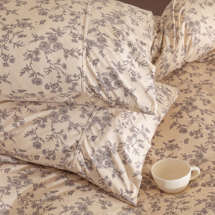 91家纺网 家纺一手货源 找家纺 梦可莱家居 2025春夏新款全棉纯棉针织棉印花四件套 黄底蝶恋花