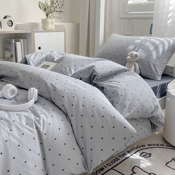 91家纺网 家纺一手货源 找家纺 梦可莱家居 2025春夏新款全棉纯棉针织棉印花四件套 灰底圆点