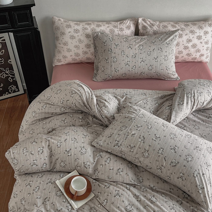 91家纺网 家纺一手货源 找家纺 梦可莱家居 2025春夏新款全棉纯棉针织棉印花四件套 卡其底国风芍药