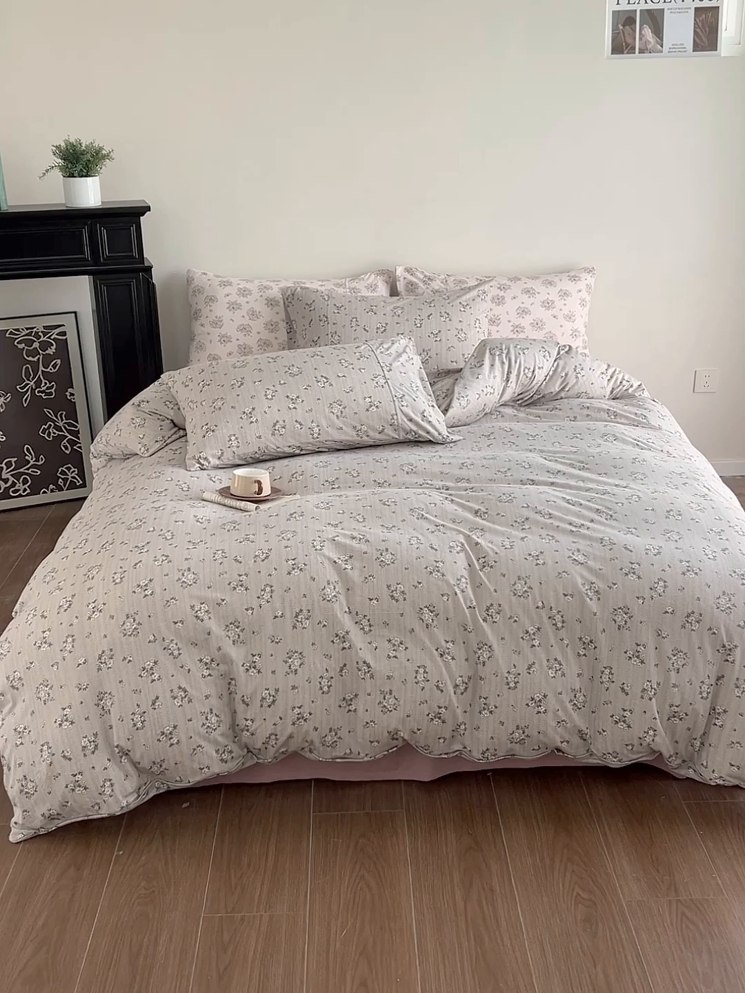 91家纺网 家纺一手货源 找家纺 梦可莱家居 2025春夏新款全棉纯棉针织棉印花四件套 卡其底国风芍药