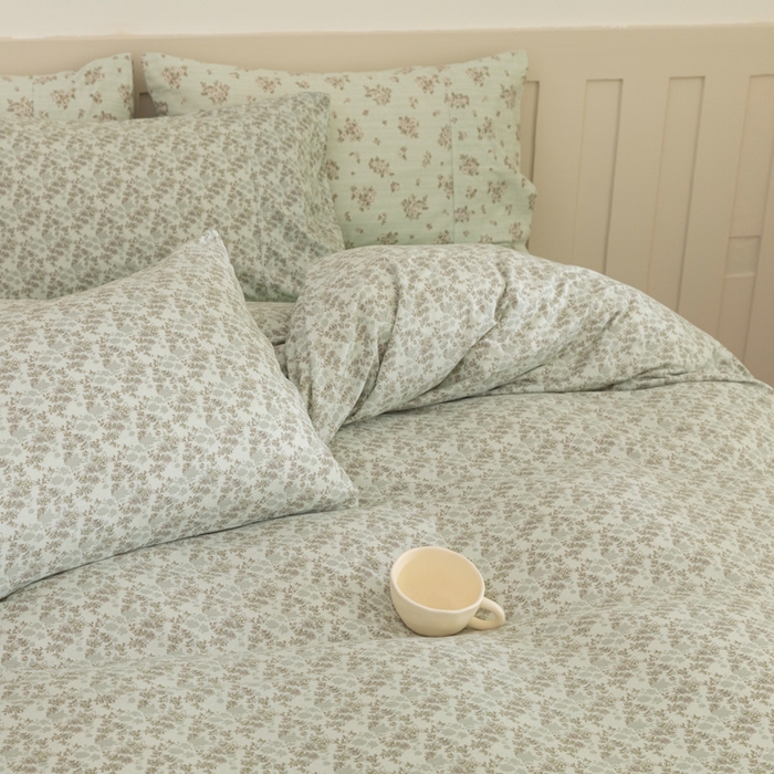 91家纺网 家纺一手货源 找家纺 梦可莱家居 2025春夏新款全棉纯棉针织棉印花四件套 绿底小苔花