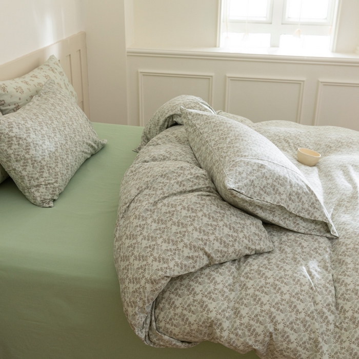 91家纺网 家纺一手货源 找家纺 梦可莱家居 2025春夏新款全棉纯棉针织棉印花四件套 绿底小苔花