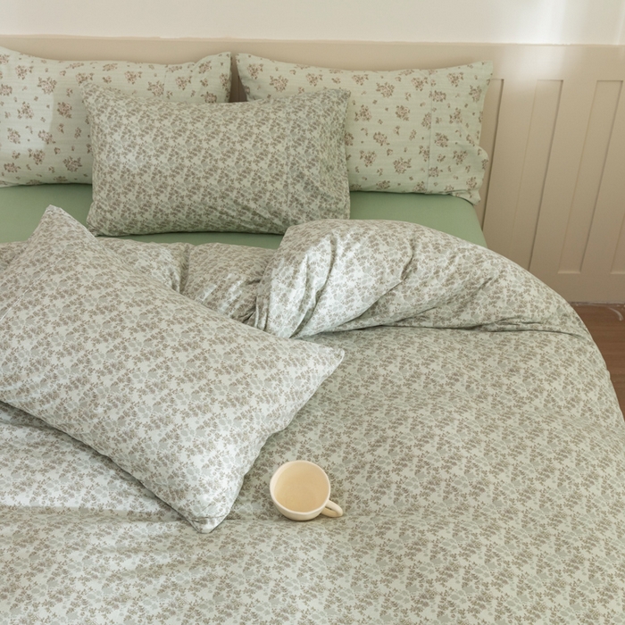 91家纺网 家纺一手货源 找家纺 梦可莱家居 2025春夏新款全棉纯棉针织棉印花四件套 绿底小苔花