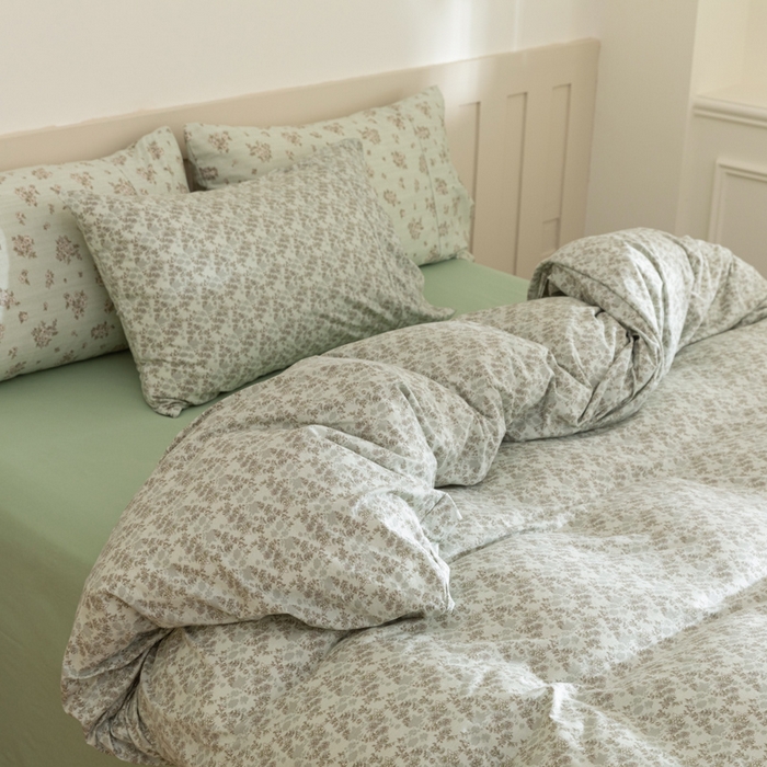 91家纺网 家纺一手货源 找家纺 梦可莱家居 2025春夏新款全棉纯棉针织棉印花四件套 绿底小苔花