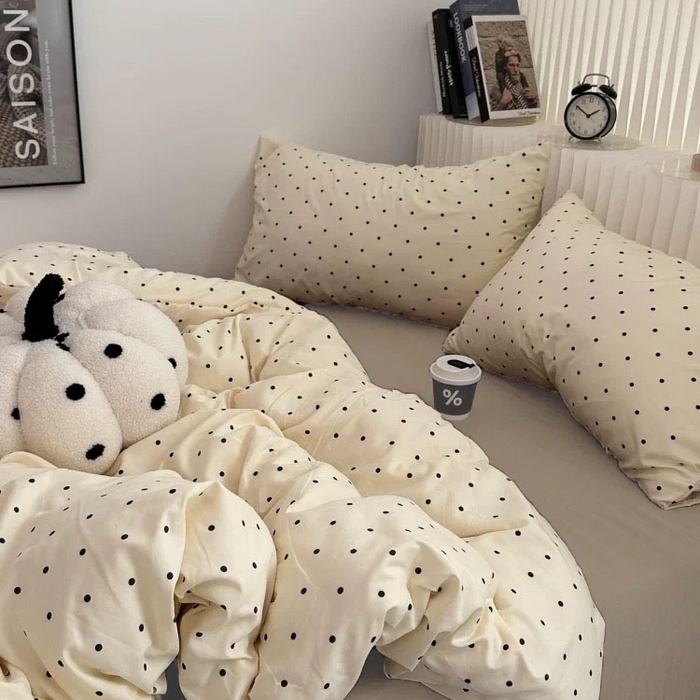 91家纺网 家纺一手货源 找家纺 梦可莱家居 2025春夏新款全棉纯棉针织棉印花四件套 米底小圆点