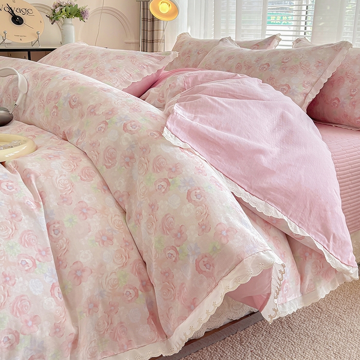 91家纺网 家纺一手货源 找家纺 金艾草2026新款床盖款A类纯棉双层纱花边四件套 清桃粉色