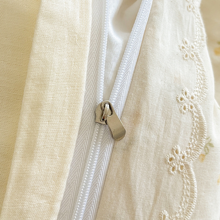 91家纺网 家纺一手货源 找家纺 金艾草2026新款床盖款A类纯棉双层纱花边四件套 奶油黄-小花