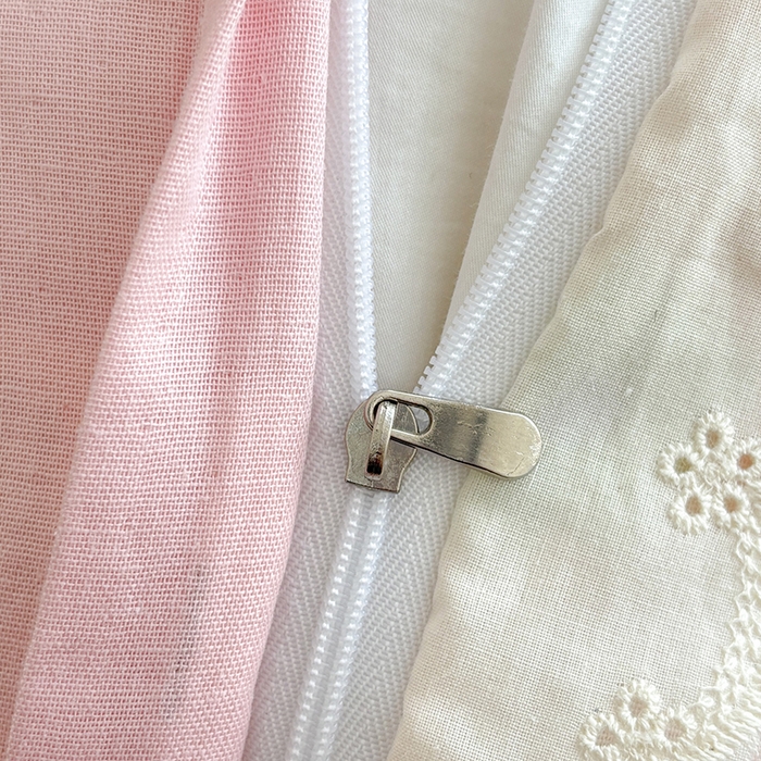 91家纺网 家纺一手货源 找家纺 金艾草2026新款床盖款A类纯棉双层纱花边四件套 清桃粉色