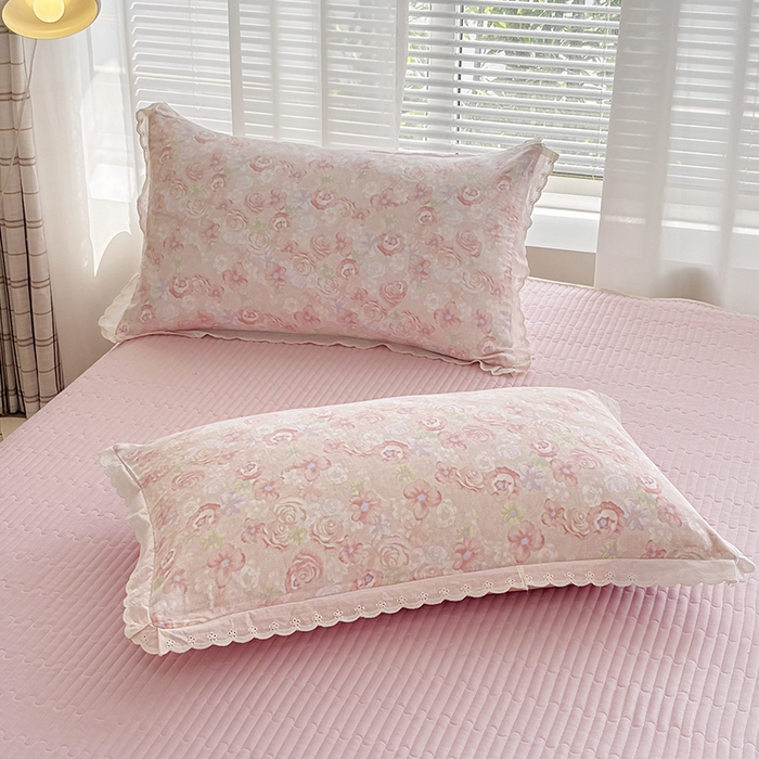 91家纺网 家纺一手货源 找家纺 金艾草2026新款床盖款A类纯棉双层纱花边四件套 清桃粉色