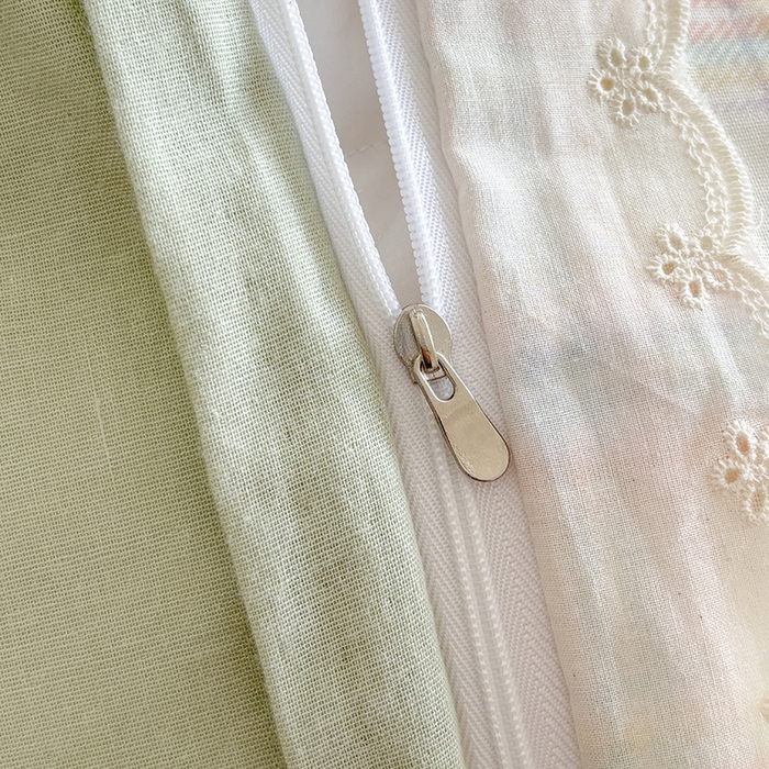 91家纺网 家纺一手货源 找家纺 金艾草2026新款床盖款A类纯棉双层纱花边四件套 樱桃格子