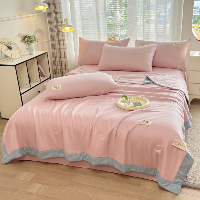 91家纺网 家纺一手货源 找家纺 金艾草2025新款纯色A类纯棉双层纱夏被四件套 粉色（手包边款）