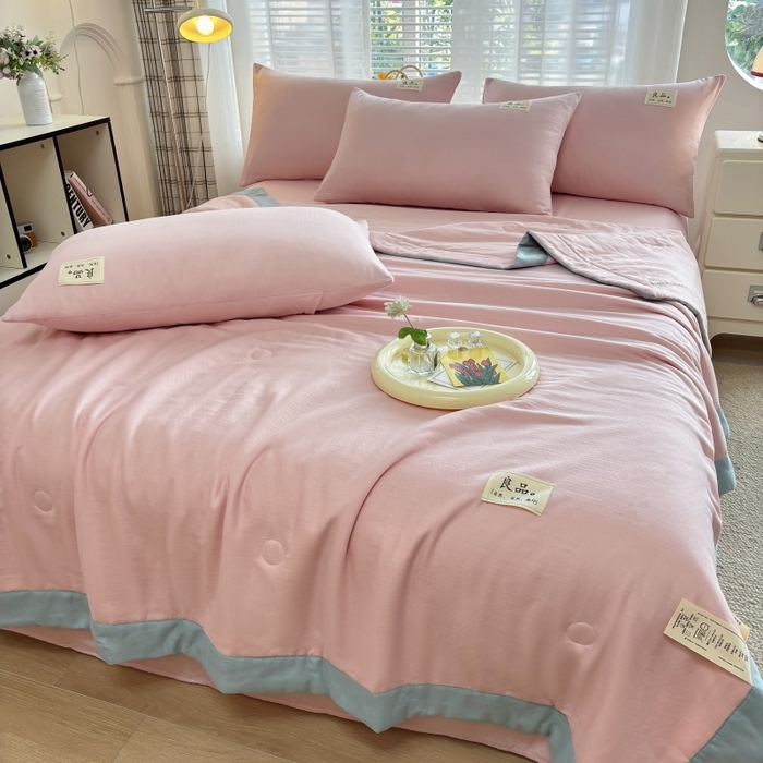 91家纺网 家纺一手货源 找家纺 金艾草2025新款纯色A类纯棉双层纱夏被四件套 粉色（手包边款）