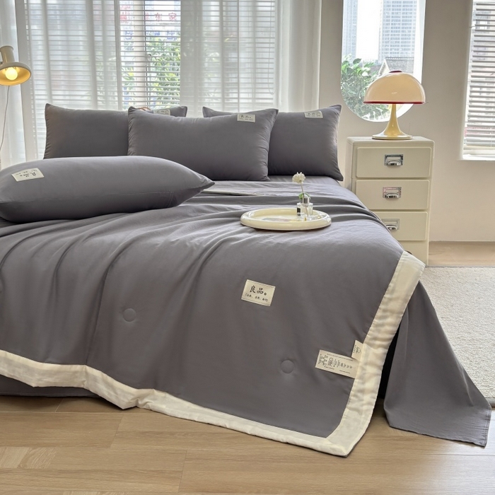 91家纺网 家纺一手货源 找家纺 金艾草2025新款纯色A类纯棉双层纱夏被四件套 灰色（手包边）