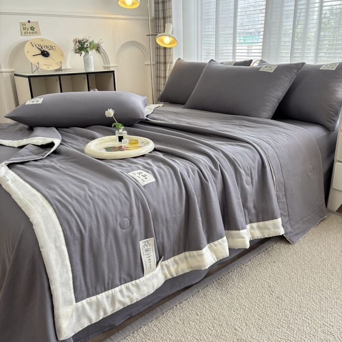 91家纺网 家纺一手货源 找家纺 金艾草2025新款纯色A类纯棉双层纱夏被四件套 灰色（手包边）