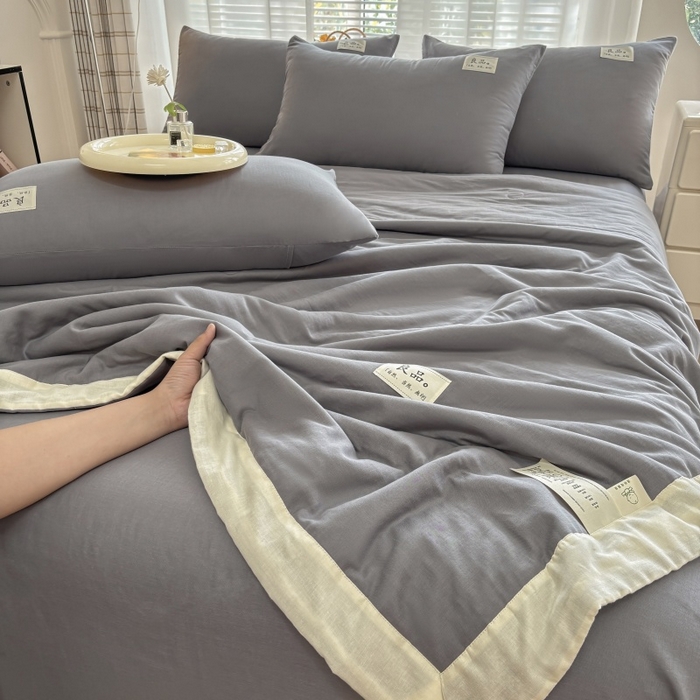 91家纺网 家纺一手货源 找家纺 金艾草2025新款纯色A类纯棉双层纱夏被四件套 灰色（手包边）