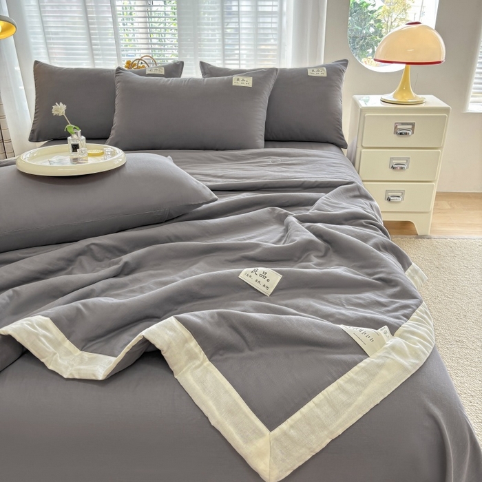 91家纺网 家纺一手货源 找家纺 金艾草2025新款纯色A类纯棉双层纱夏被四件套 灰色（手包边）