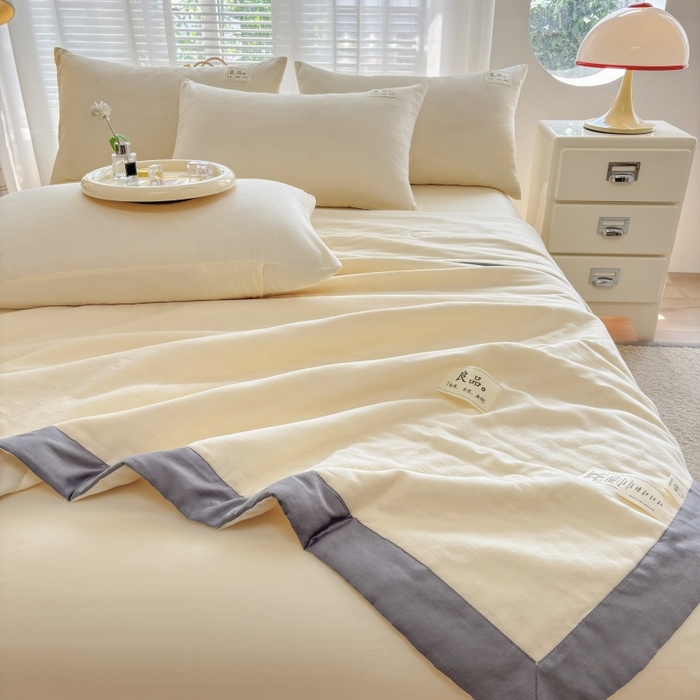 91家纺网 家纺一手货源 找家纺 金艾草2025新款纯色A类纯棉双层纱夏被四件套 奶油黄（手包边）