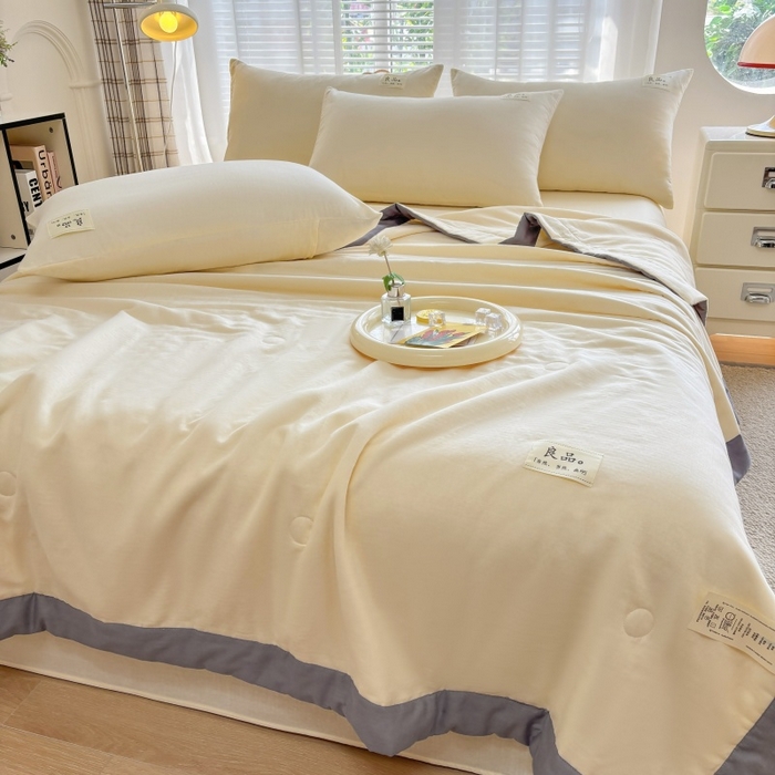 91家纺网 家纺一手货源 找家纺 金艾草2025新款纯色A类纯棉双层纱夏被四件套 奶油黄（手包边）