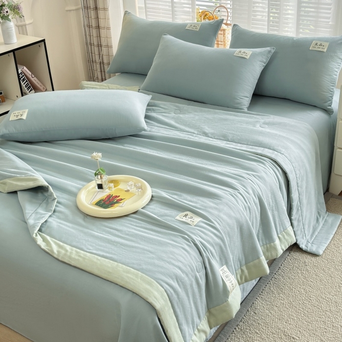 91家纺网 家纺一手货源 找家纺 金艾草2025新款纯色A类纯棉双层纱夏被四件套 蔚蓝（手包边）
