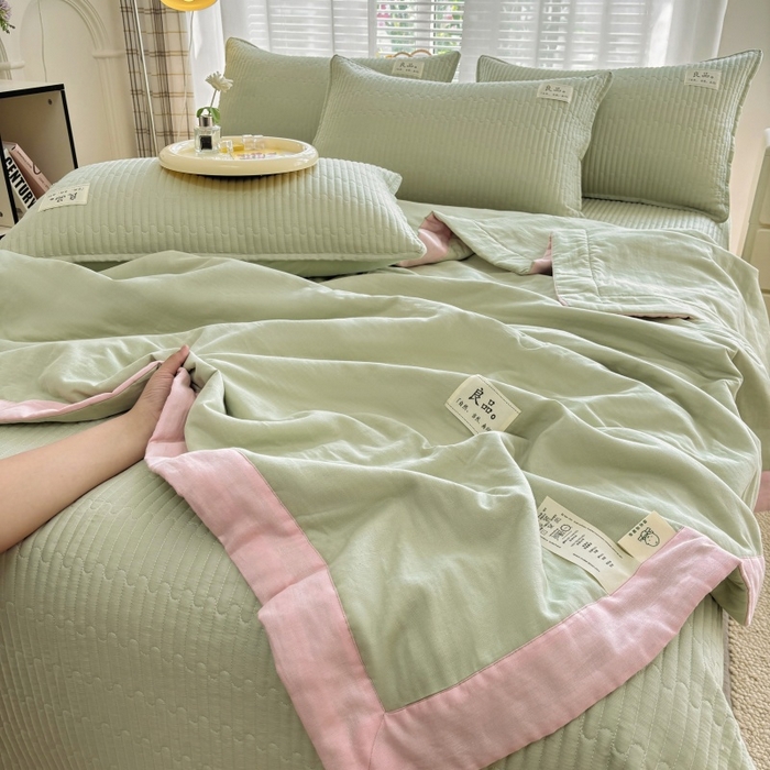 91家纺网 家纺一手货源 找家纺 金艾草2025款新款纯棉双层纱床盖三件套床盖夏被四件套 草绿（手包边款）