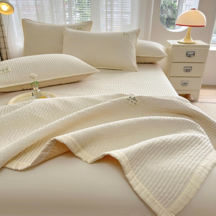 91家纺网 家纺一手货源 找家纺 金艾草2025款新款纯棉双层纱床盖三件套床盖夏被四件套 奶油黄（手包边款）