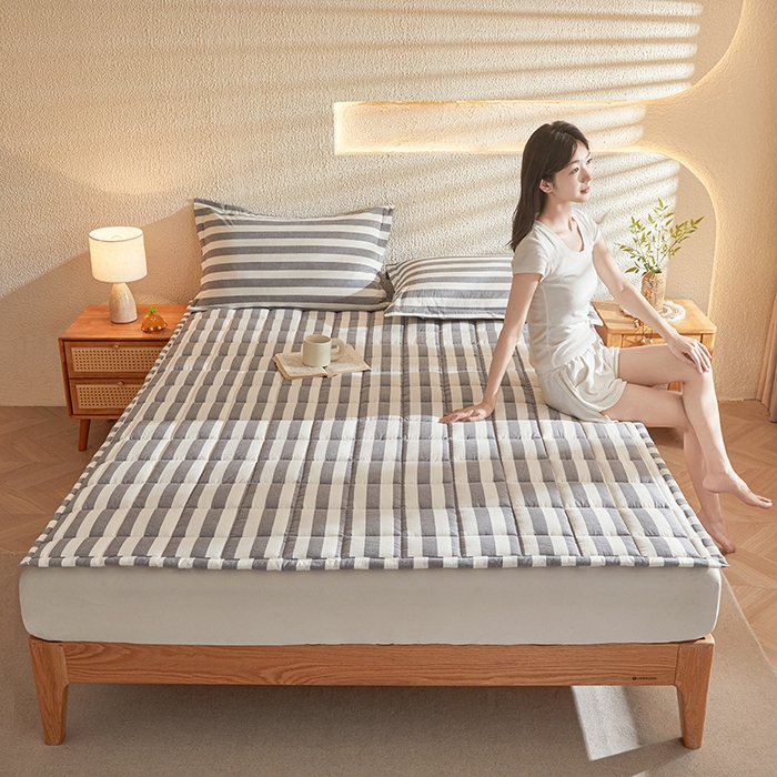 91家纺网 家纺一手货源 找家纺 丽诺床垫 2025新款亲肤舒适全棉纯棉色织棉花床褥床垫-少女粉 灰色-宽条