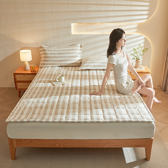 91家纺网 家纺一手货源 找家纺 丽诺床垫 2025新款亲肤舒适全棉纯棉色织棉花床褥床垫-少女粉 米色-宽条