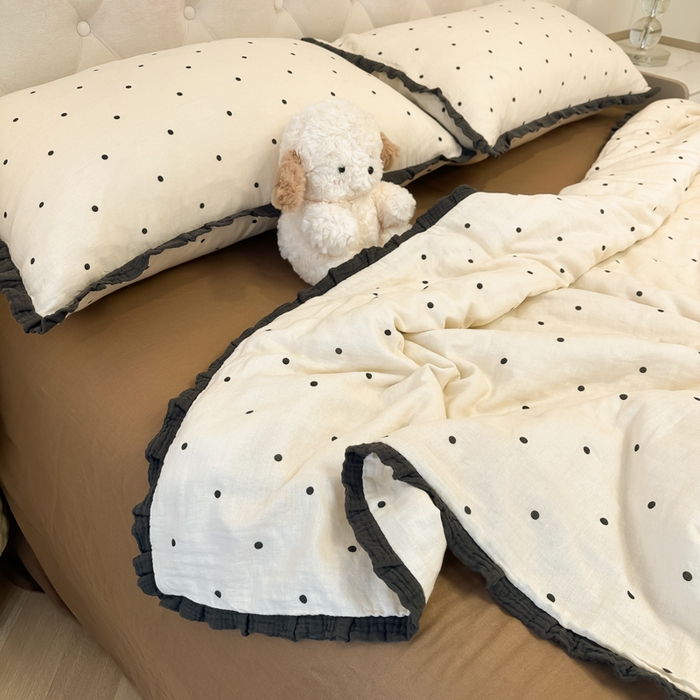 91家纺网 家纺一手货源 找家纺 盼季家纺 2025新款水洗棉大豆花边夏被四件套 皱皱纱花边夏被-白波点