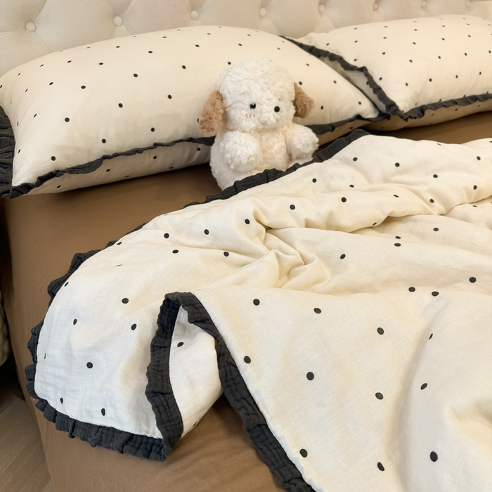 91家纺网 家纺一手货源 找家纺 盼季家纺 2025新款水洗棉大豆花边夏被四件套 皱皱纱花边夏被-白波点