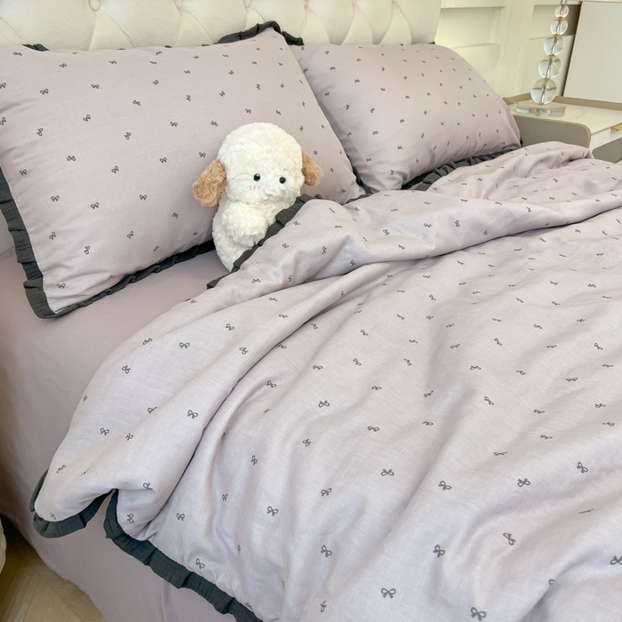 91家纺网 家纺一手货源 找家纺 盼季家纺 2025新款水洗棉大豆花边夏被四件套 皱皱纱花边夏被-蝴蝶结紫