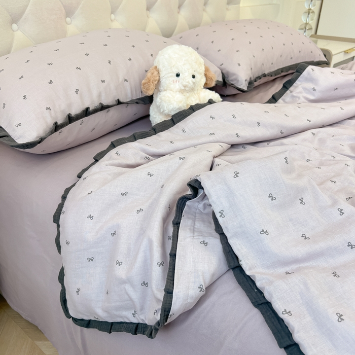 91家纺网 家纺一手货源 找家纺 盼季家纺 2025新款水洗棉大豆花边夏被四件套 皱皱纱花边夏被-蝴蝶结紫