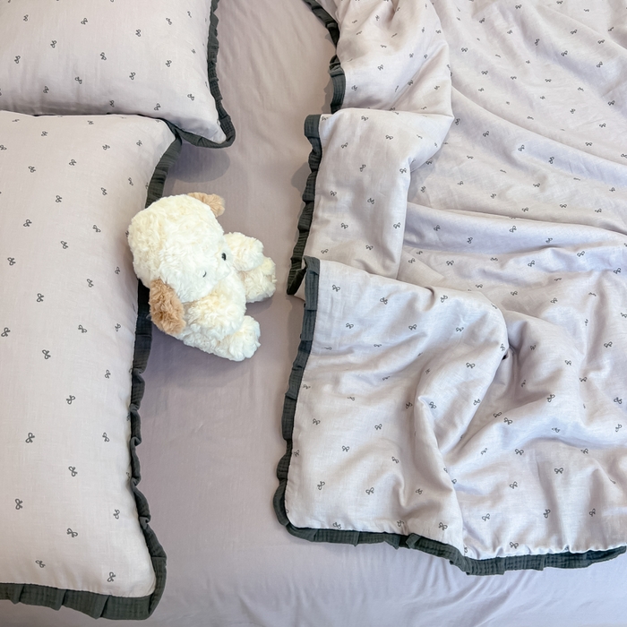 91家纺网 家纺一手货源 找家纺 盼季家纺 2025新款水洗棉大豆花边夏被四件套 皱皱纱花边夏被-蝴蝶结紫