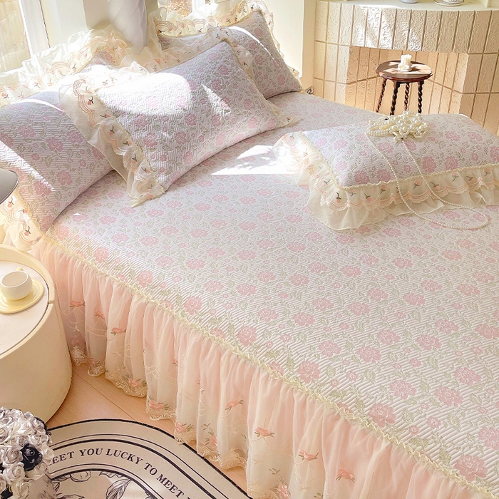 91家纺网 家纺一手货源 找家纺 罗艺轩 2025新款PE中分子凉感软凉席席子床裙款 德拉庄园-少女粉