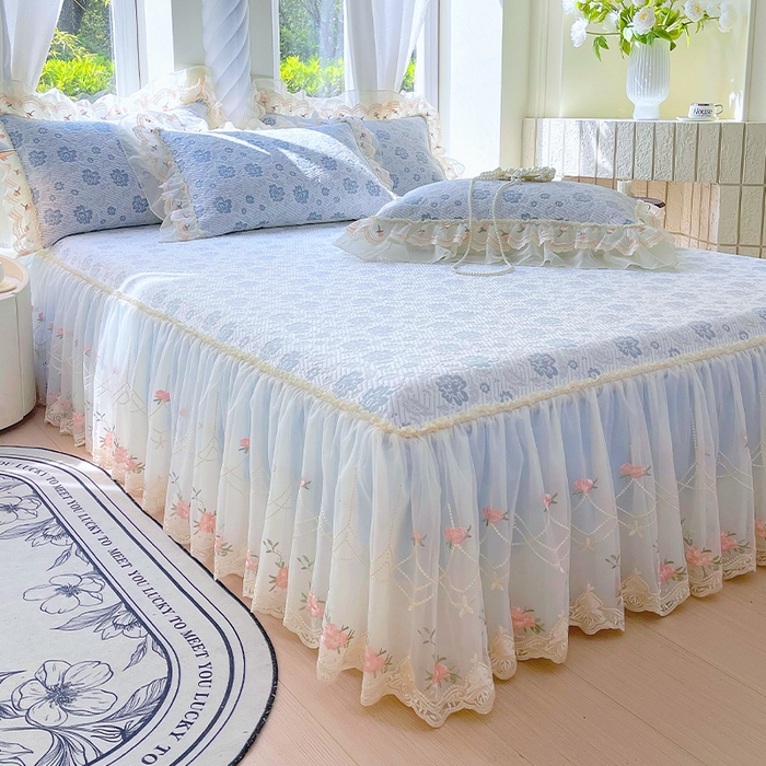 91家纺网 家纺一手货源 找家纺 罗艺轩 2025新款PE中分子凉感软凉席席子床裙款 德拉庄园-天空蓝