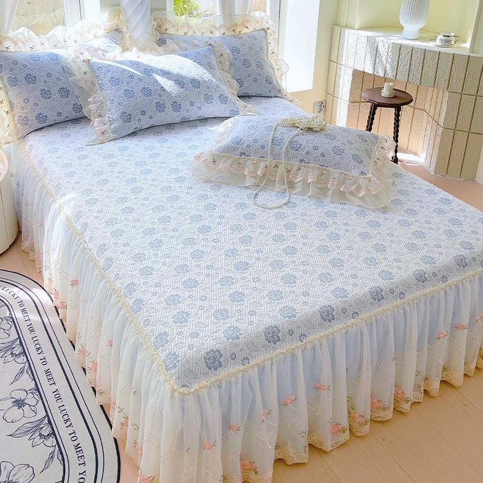 91家纺网 家纺一手货源 找家纺 罗艺轩 2025新款PE中分子凉感软凉席席子床裙款 德拉庄园-天空蓝