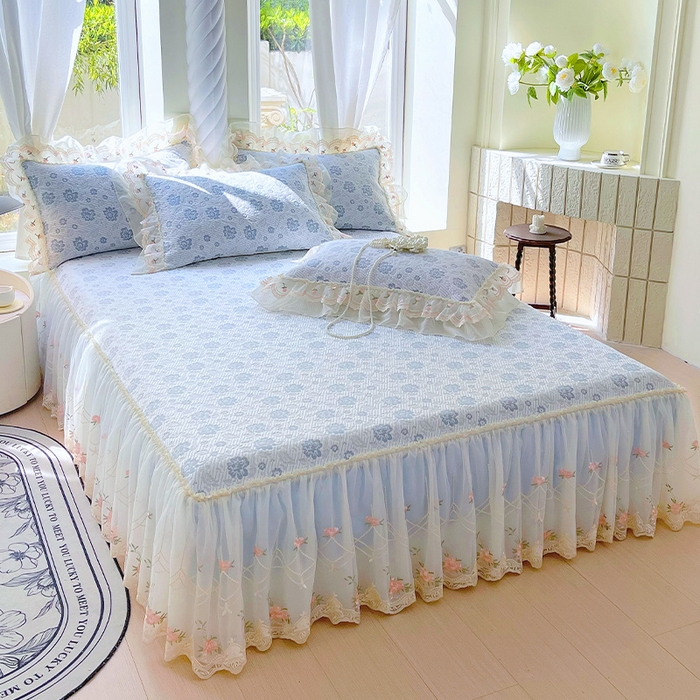 91家纺网 家纺一手货源 找家纺 罗艺轩 2025新款PE中分子凉感软凉席席子床裙款 德拉庄园-天空蓝