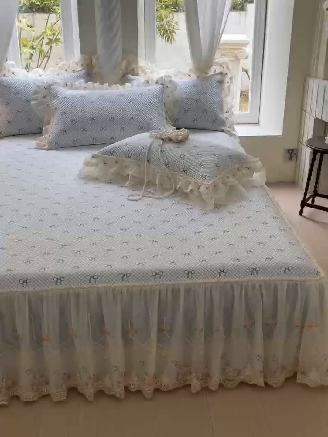 91家纺网 家纺一手货源 找家纺 罗艺轩 2025新款PE中分子凉感软凉席席子床裙款 蝴蝶结-天空蓝