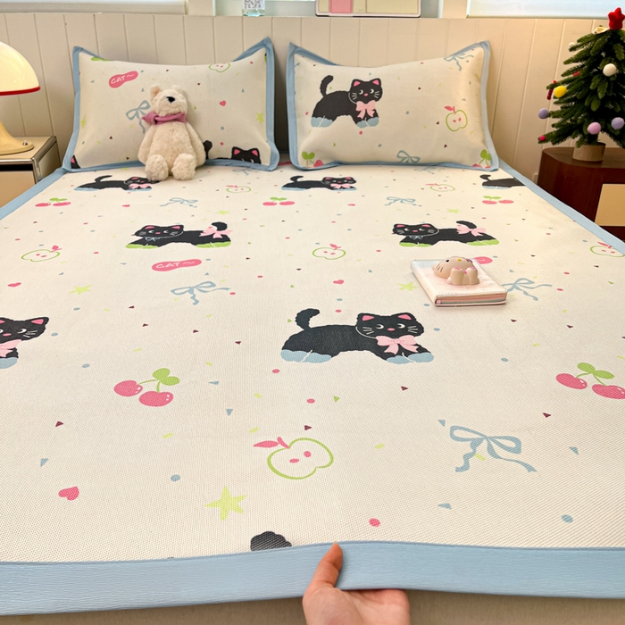 91家纺网 家纺一手货源 找家纺 （总）安哆啦家纺 2025新款A类小清新卡通高品质冰藤印花凉席床笠床席款