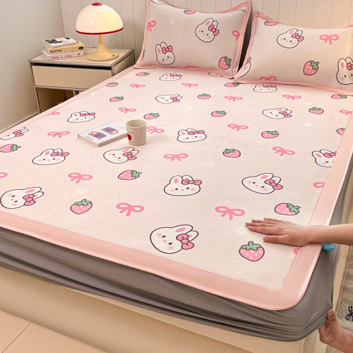 91家纺网 家纺一手货源 找家纺 （总）安哆啦家纺 2025新款A类小清新卡通高品质冰藤印花凉席床笠床席款