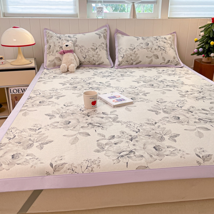 91家纺网 家纺一手货源 找家纺 安哆啦家纺 2025新款A类小清新卡通高品质冰藤印花凉席床笠床席款 冰藤席-写意人生【平铺款】